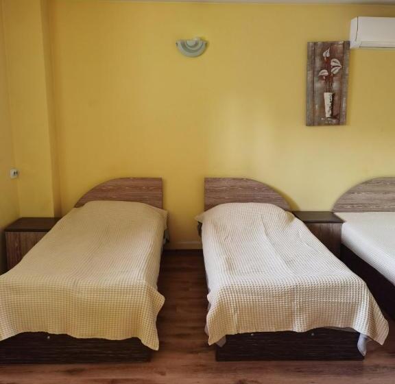 بنسيون House For Guests And Friends