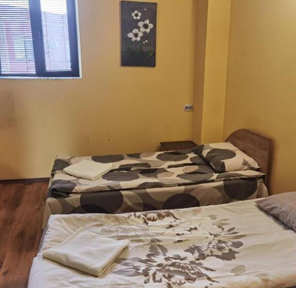 بنسيون House For Guests And Friends