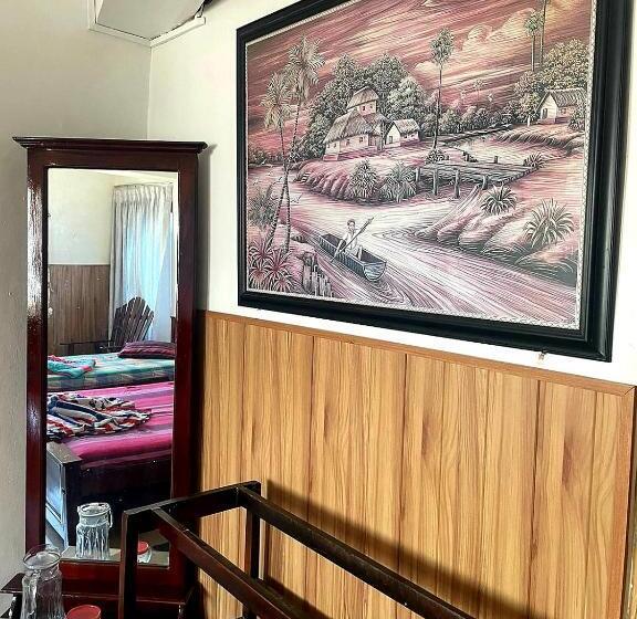 بنسيون Lakshan View Resort