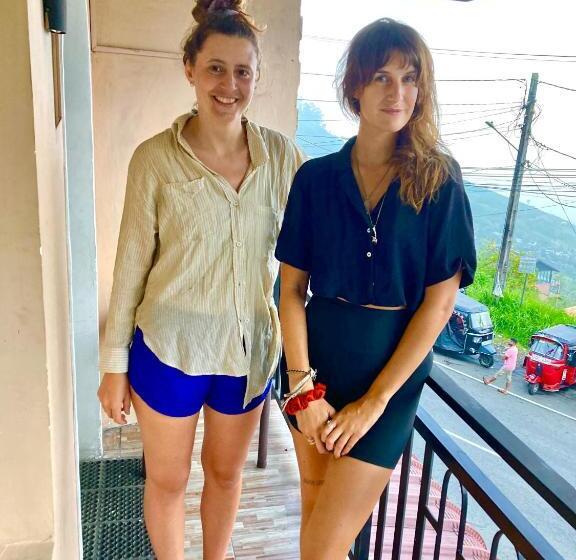 بنسيون Lakshan View Resort