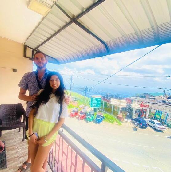 بنسيون Lakshan View Resort