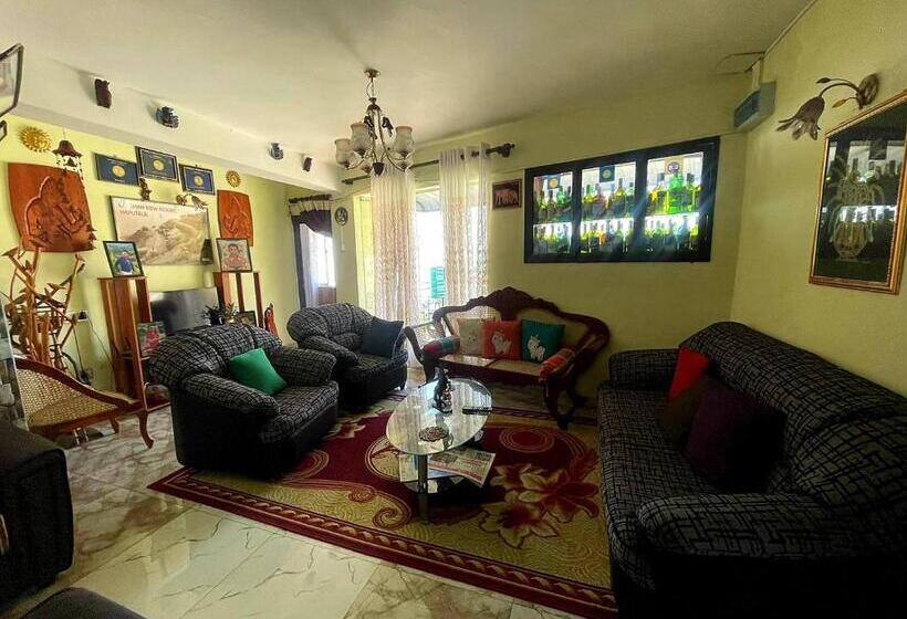 بنسيون Lakshan View Resort