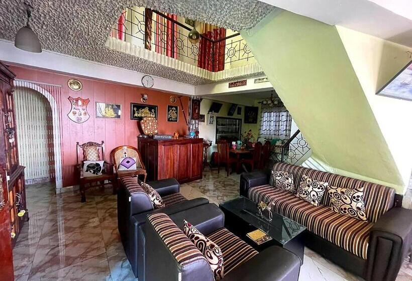 بنسيون Lakshan View Resort