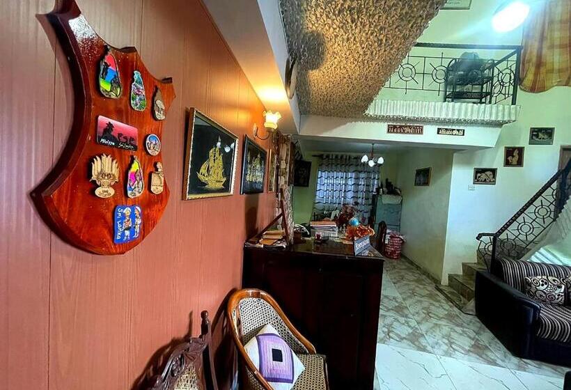 بنسيون Lakshan View Resort