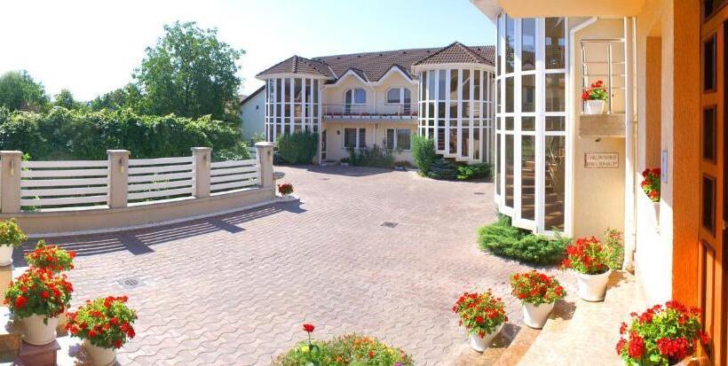 膳宿费 Villa Brussels