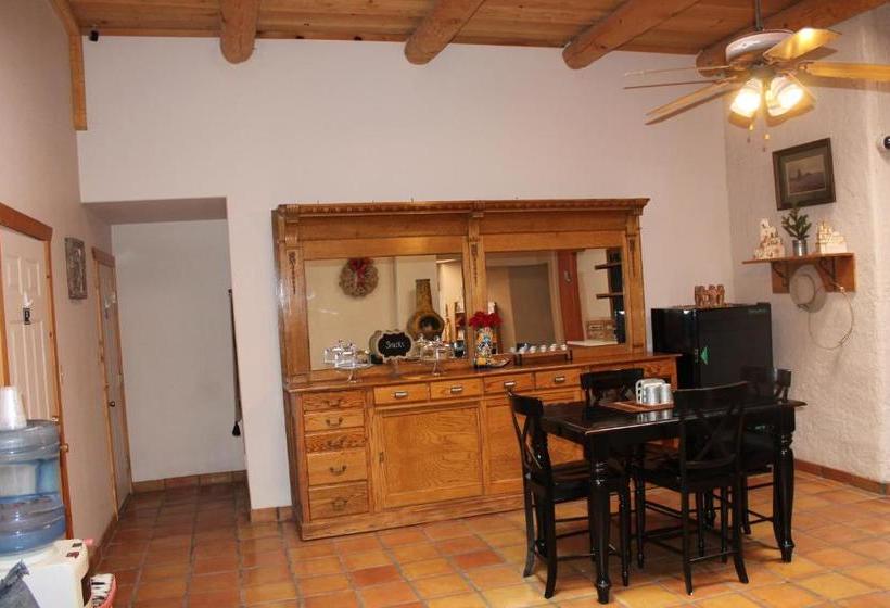 فندق صغير Adobe Rose Boutique Inn