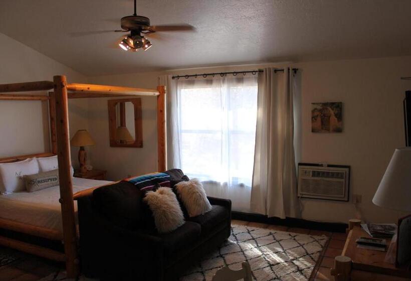 فندق صغير Adobe Rose Boutique Inn