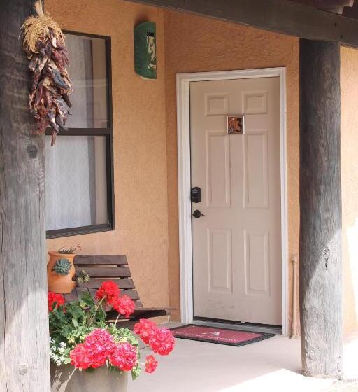 فندق صغير Adobe Rose Boutique Inn