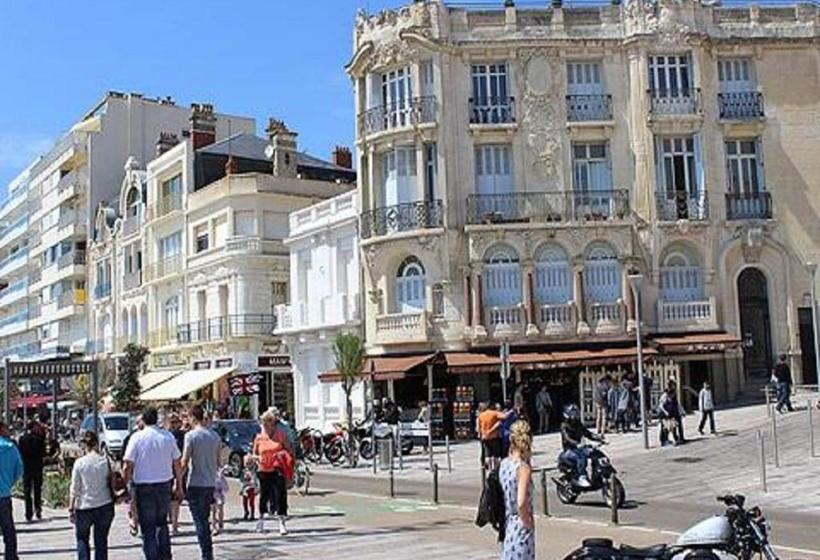 Отель Hôtel Du Commerce