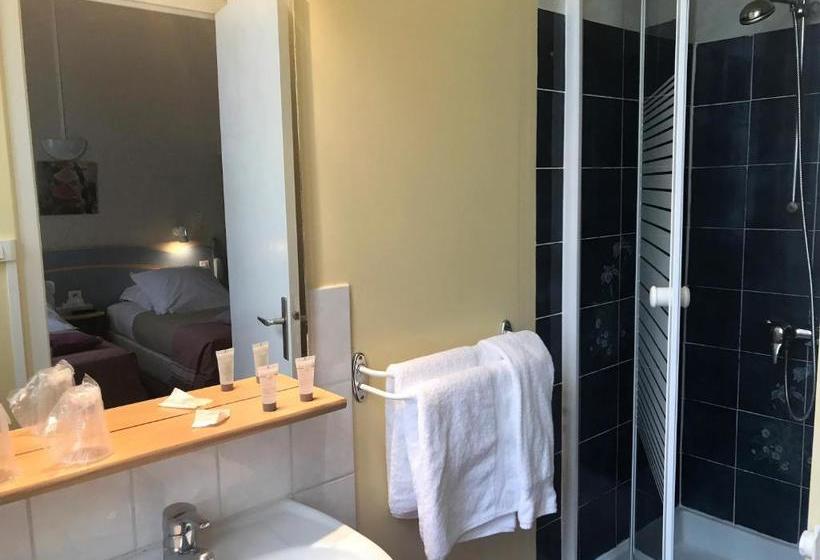 Отель Hôtel Du Commerce