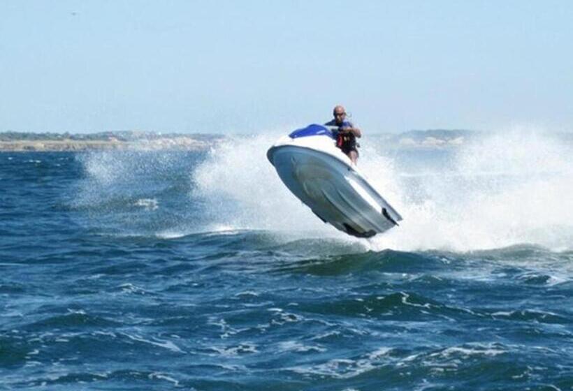 Отель Hôtel Du Commerce