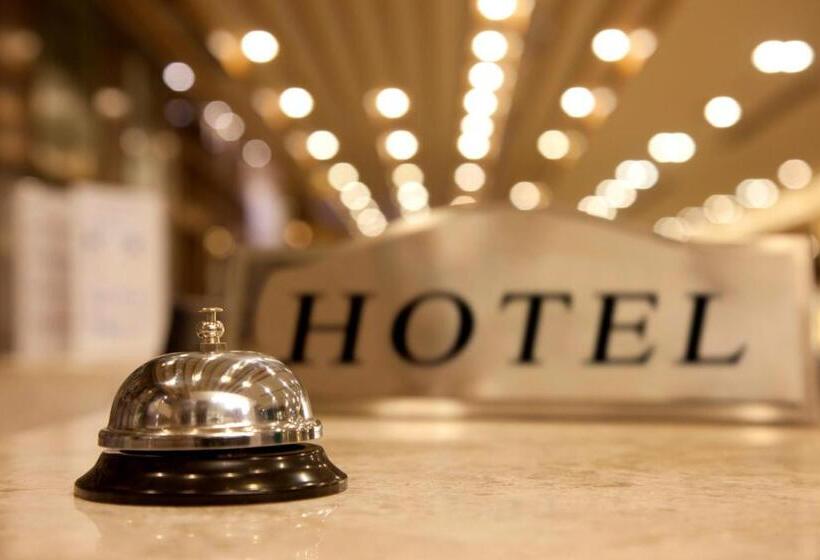 Отель Hôtel Du Commerce