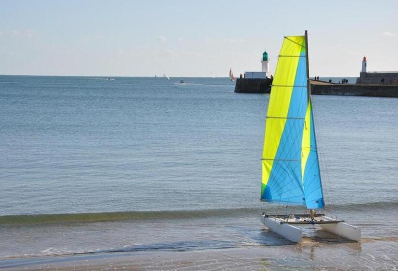 Отель Hôtel Du Commerce