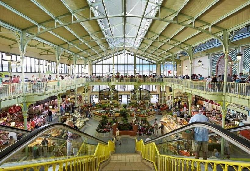 Отель Hôtel Du Commerce