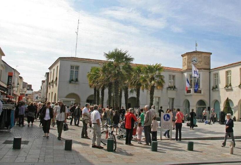 Отель Hôtel Du Commerce