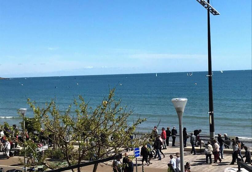 Отель Hôtel Du Commerce