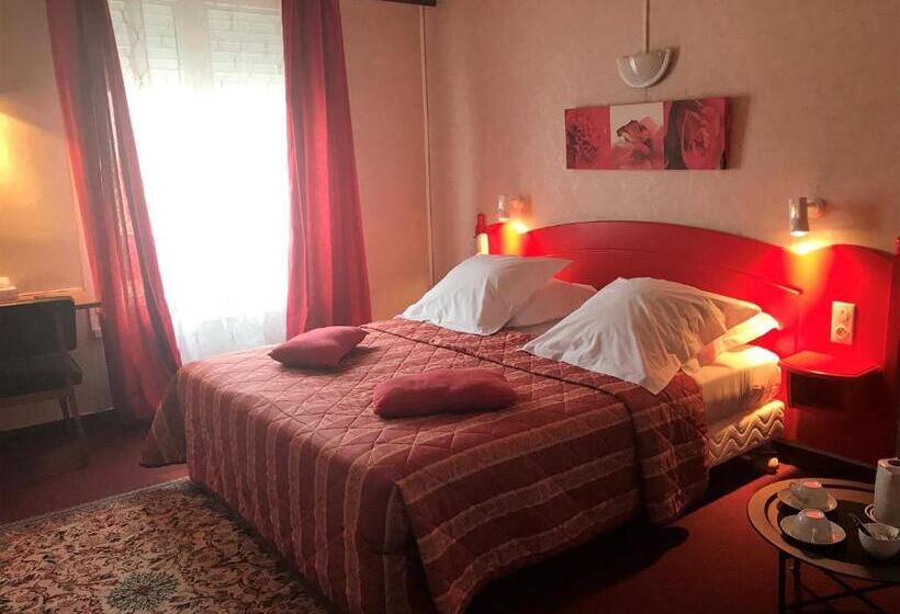 Отель Hôtel Du Commerce