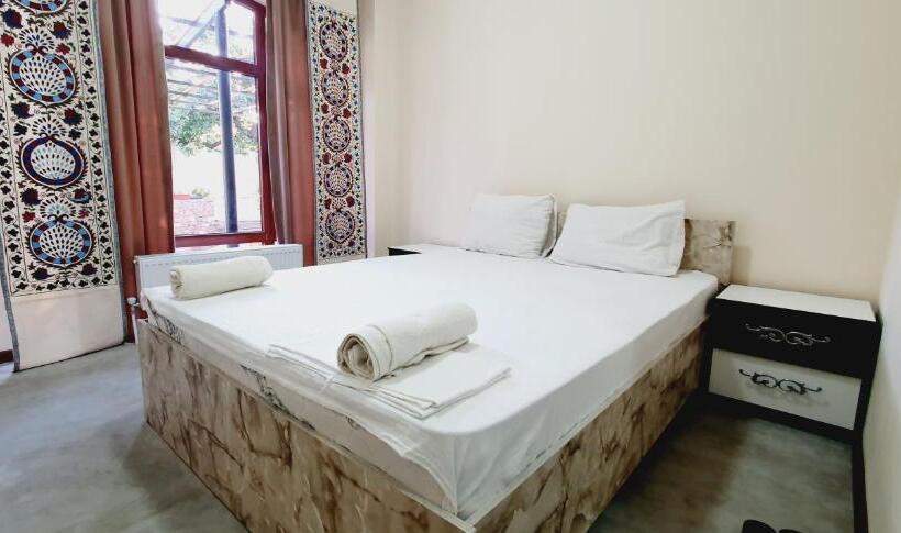 بنسيون Guest House Ruslan Nurata & Tours