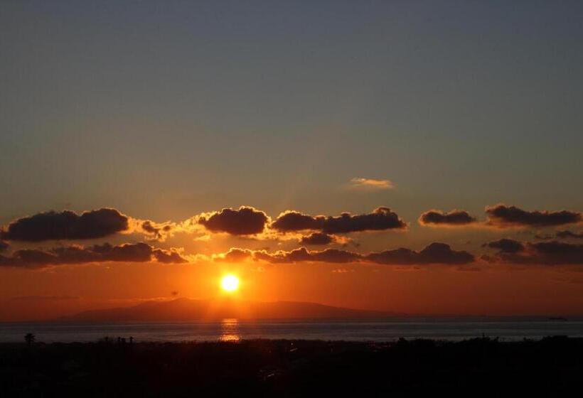 펜션 Hillside Inn Sirocco