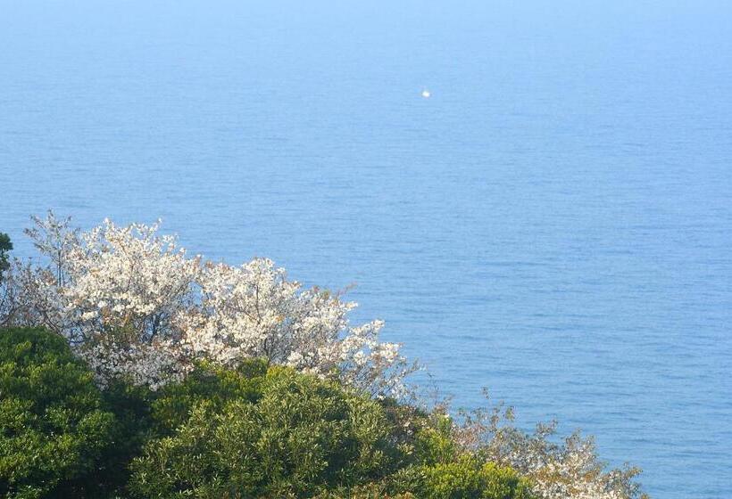 펜션 Hillside Inn Sirocco