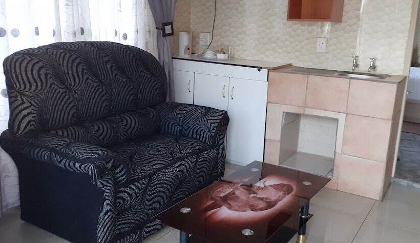 פנסיון Makhadzi S Cloud Lodge