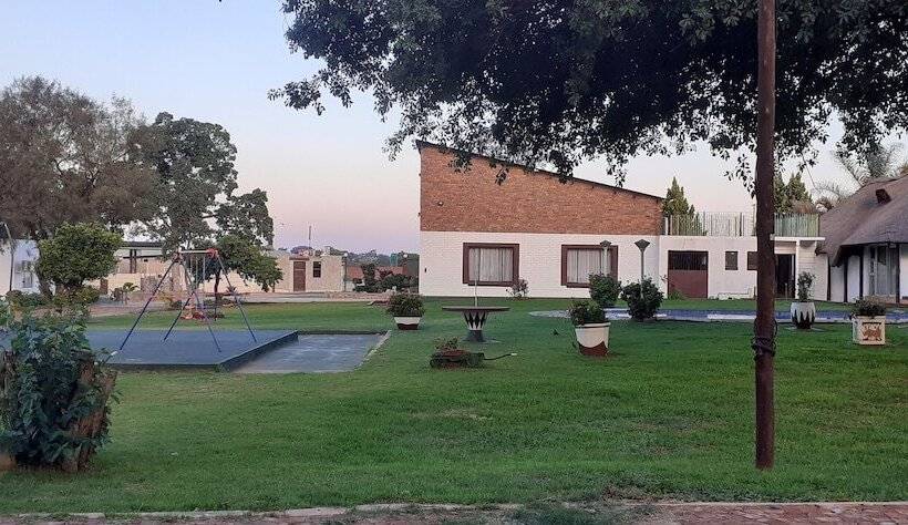 פנסיון Makhadzi S Cloud Lodge