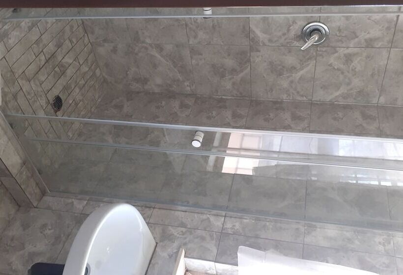 פנסיון Makhadzi S Cloud Lodge