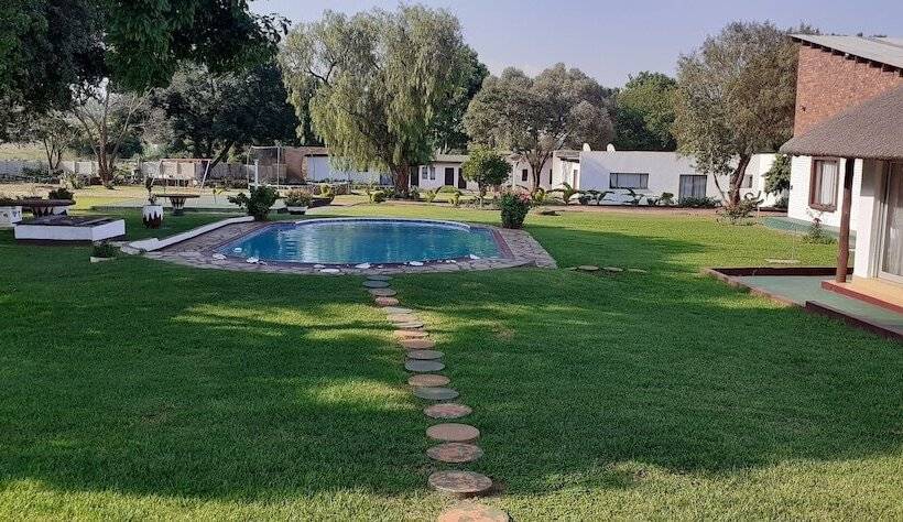 פנסיון Makhadzi S Cloud Lodge