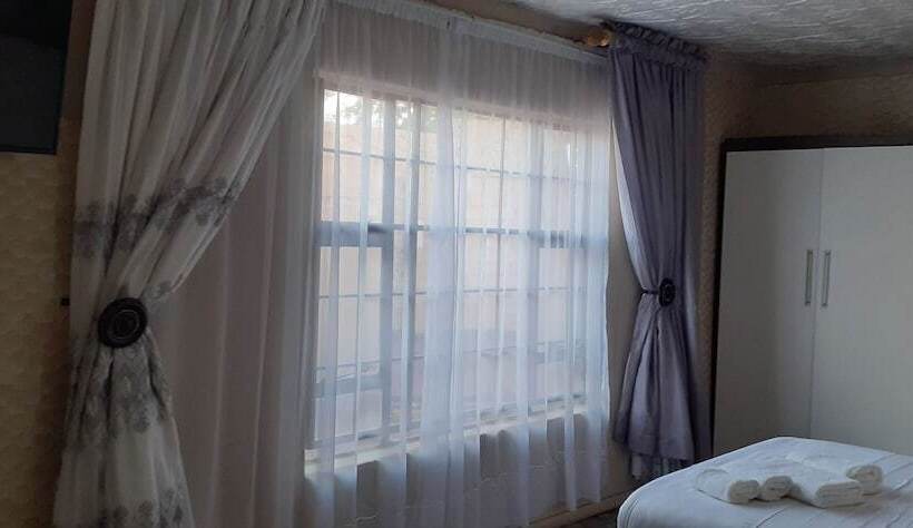 פנסיון Makhadzi S Cloud Lodge