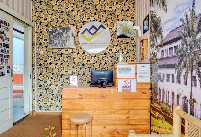 پانسیون Radio Backpacker Guesthouse