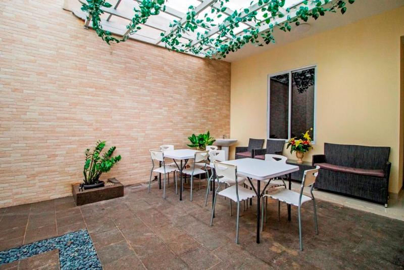 膳宿费 Reddoorz Plus @ Cideng Barat