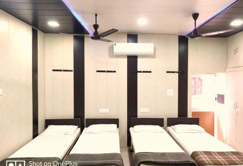 پانسیون Roop Guest House