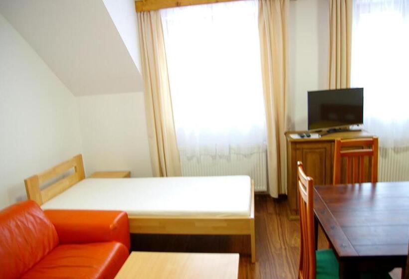 پانسیون Vila Pod Bránou