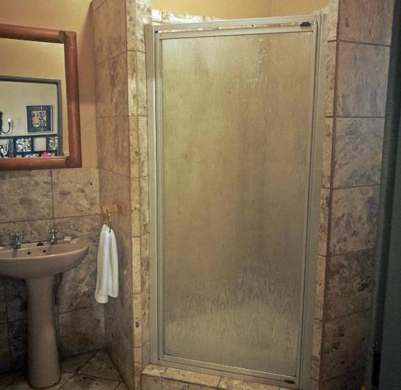 פנסיון Kures Guest House