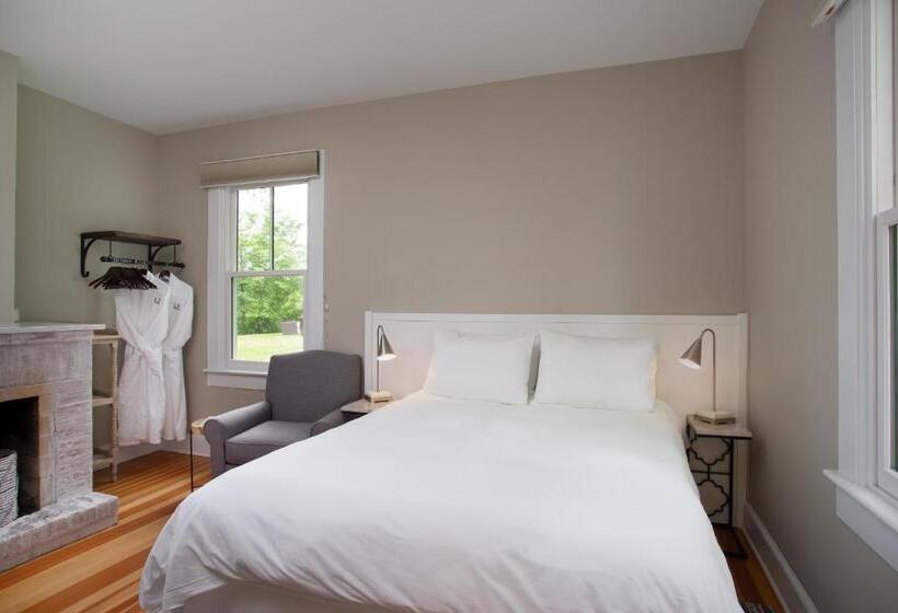 Общежитие Lakehouse Inn