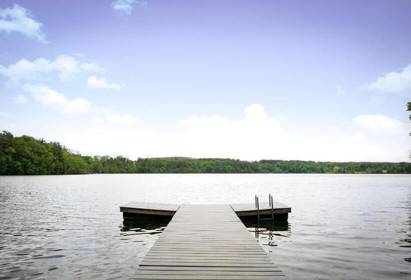 Общежитие Lakehouse Inn