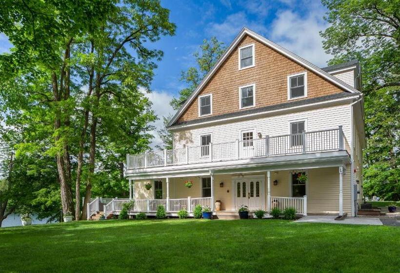 Общежитие Lakehouse Inn