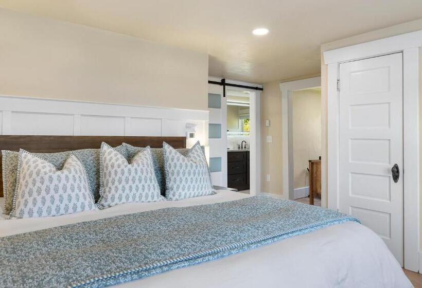 فندق صغير Waterfront Inn