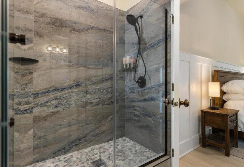 فندق صغير Waterfront Inn