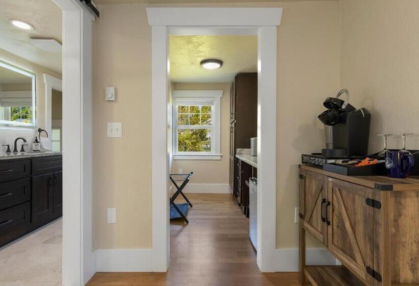 فندق صغير Waterfront Inn