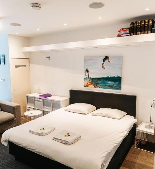 تختخواب و صبحانه Spui Apartment In Center