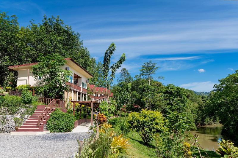 Khao Sok River Home Resort