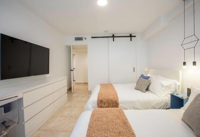 Ocean View Deluxe Suite: Pvt. Beach & Pool