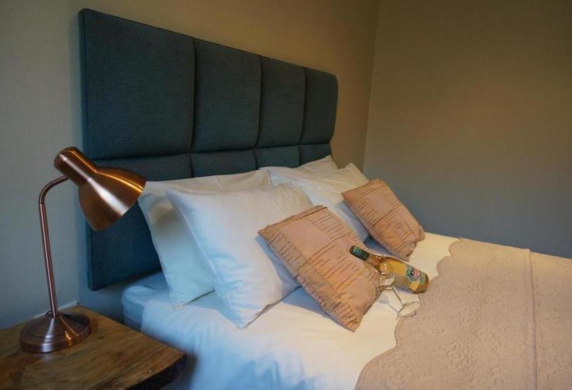 Пансион Centurion Guest House And Lodge