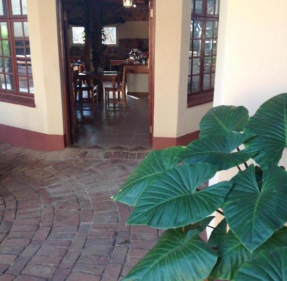 Пансион Centurion Guest House And Lodge