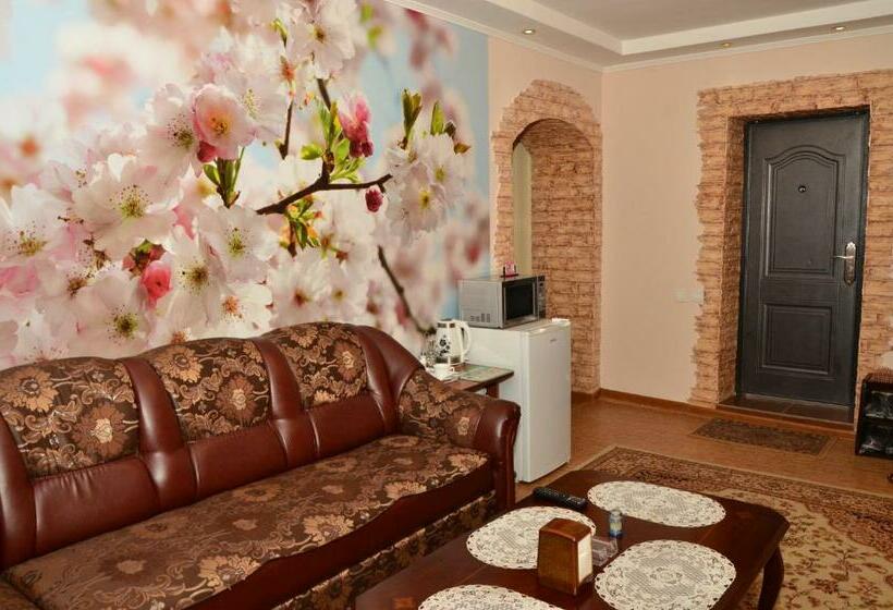پانسیون Guest House Domashniy Uyut