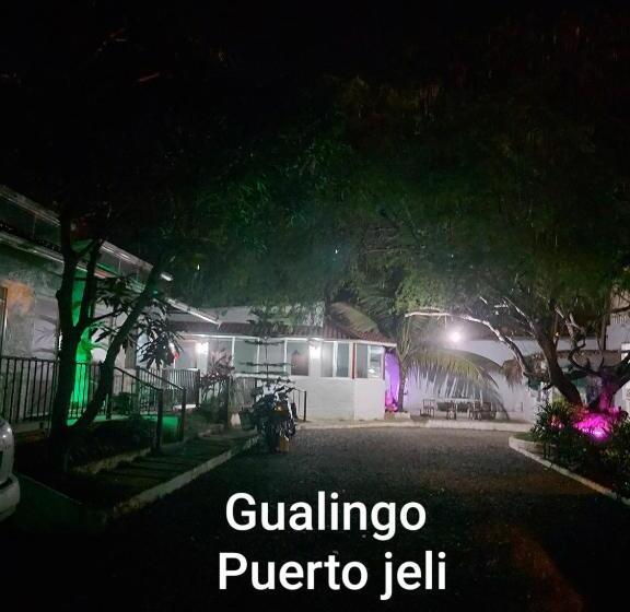 ペンション Hostal Gualingo