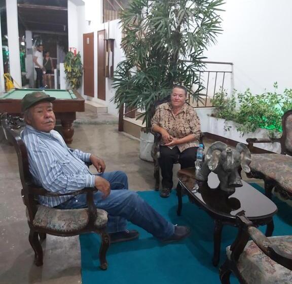 ペンション Hostal Gualingo