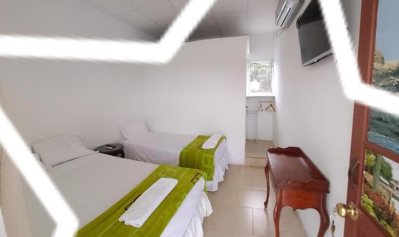 ペンション Hostal Gualingo