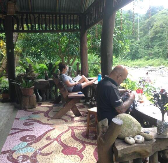 펜션 Kupu Kupu Garden Guest House & Cafe